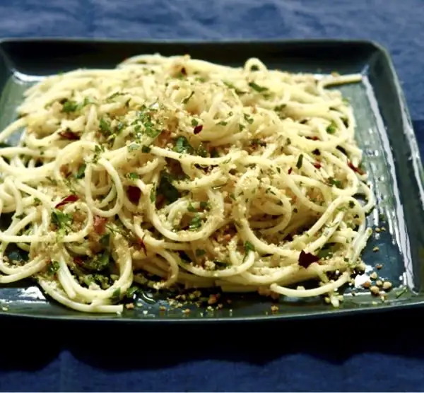 Spaghetti With Lemon, Garlic and Breadcrumbs