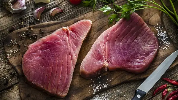 Un solo condimento te da unos filetes de atún perfectamente tiernos