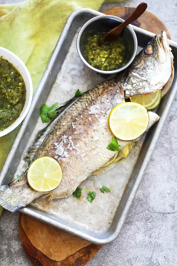 Pescado horneado con sal