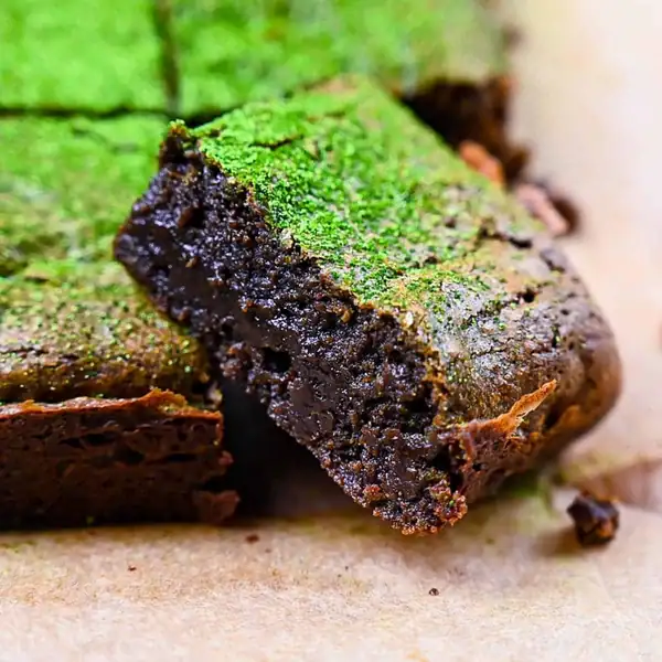 Fudgy Matcha & Dark Chocolate Brownies