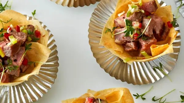 Rump steak salad in filo tartlets