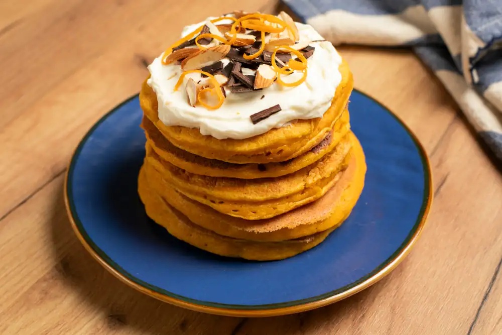 Tortitas de zanahoria con crema de queso