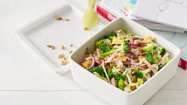Lunch at the office: our dishes, from salads to wraps, provide energy for the second half of the day