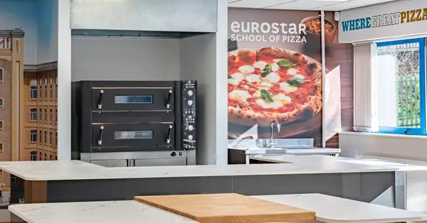 Eurostar Commodities inaugura una escuela de pizza en Yorkshire