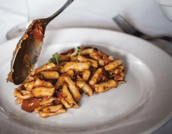 Receta de cavatelli de menta de Katie Parla