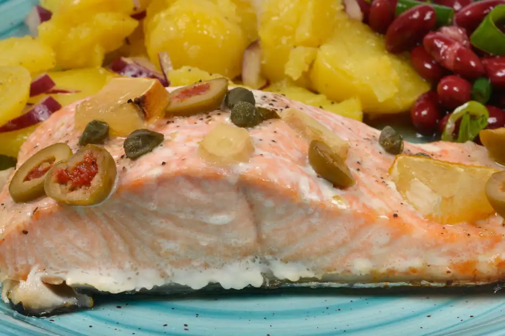 La sustancia blanca del salmón no es grasa: es albúmina y indica cocción excesiva