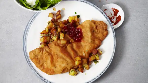 Schnitzel with quick fried potatoes