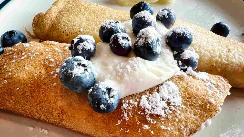 I decided to fill the crepes like this, I'm sure that after dinner I'll leave everyone speechless, a GOURMET dessert that will become your ace in the hole