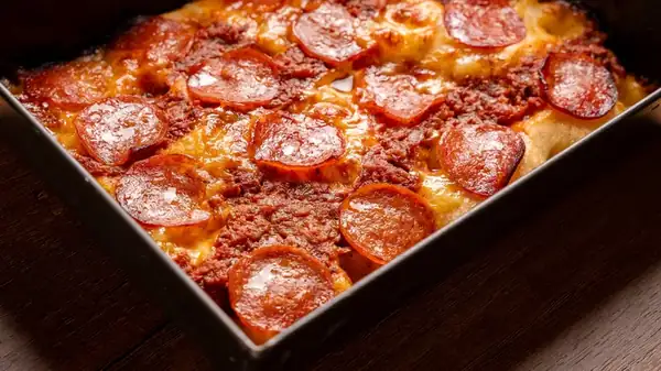 Por qué el queso brick es la mejor opción para la pizza estilo Detroit