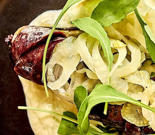 Morcilla con tzatziki. Santiago Cueva en Marcando el Camino