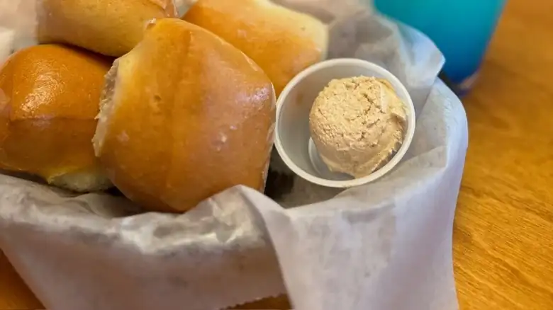 ¿Se puede comprar mantequilla de miel y canela de Texas Roadhouse en las tiendas?