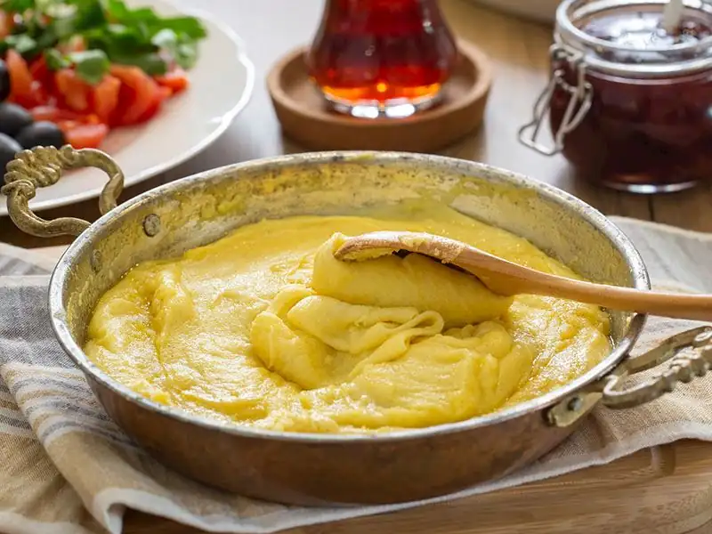 What goes well with Mıhlama?