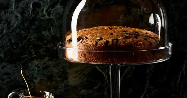 Blackcurrant pasty cake