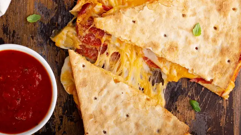 When is it appropriate to use marinara sauce on pizza?