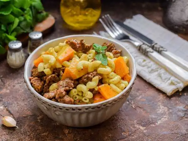 Pasta with pumpkin and minced meat