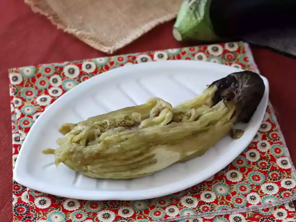 Recipe: Roast and peel an eggplant easily in the oven