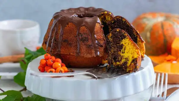 Two-tone donut, it's not the one you usually prepare, this is the autumn version, which is a hit at breakfast