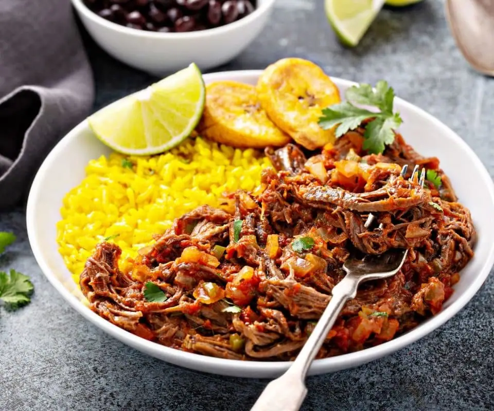 Ropa Vieja (plato de ropa vieja cubana)