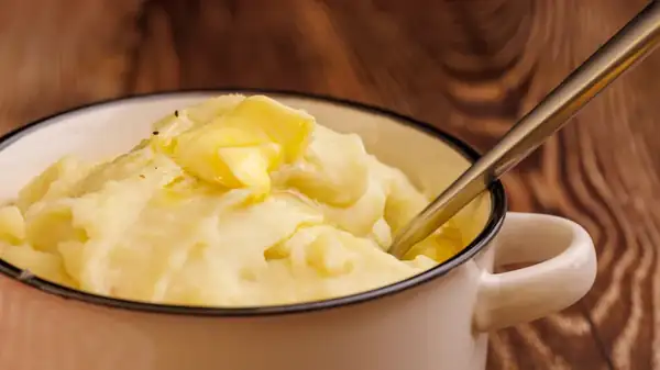 Para un mejor puré de patatas, añade la mantequilla en el momento justo
