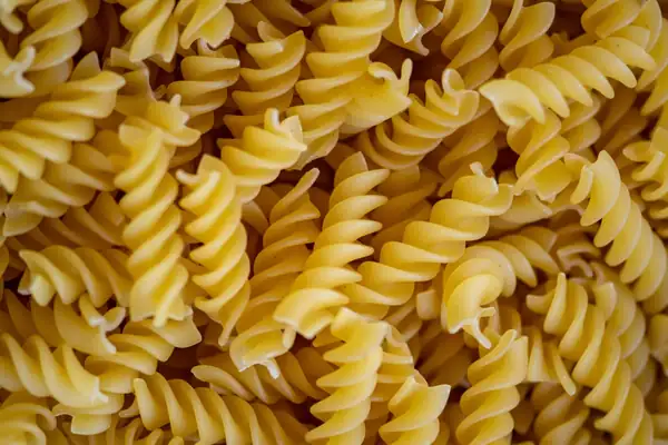 Why adding olive oil to cooking water doesn't help pasta