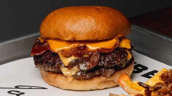 Joe Bastianich brings his hamburgers to Turin and Rome