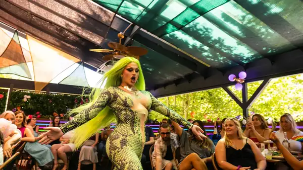 Los mejores brunchs con espectáculos de drag en Seattle