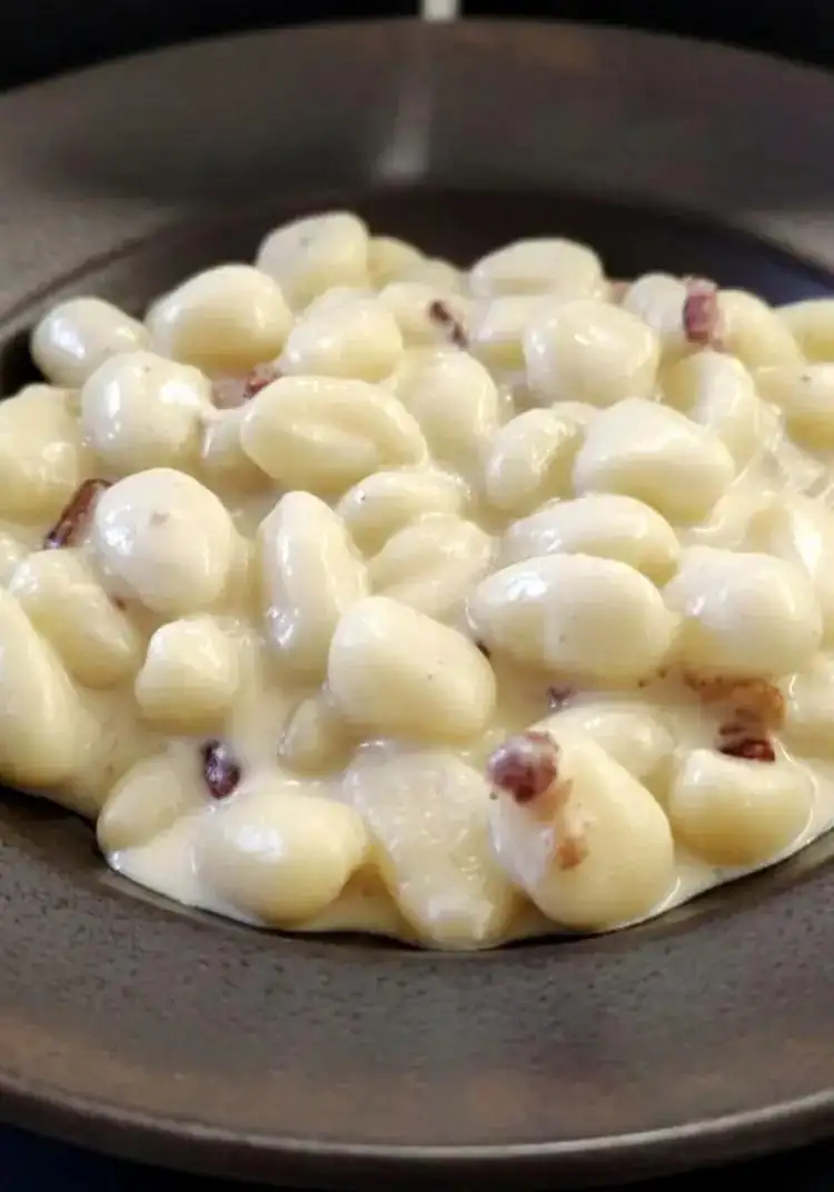 Gnocchi with speck in a four-cheese cream sauce, my way