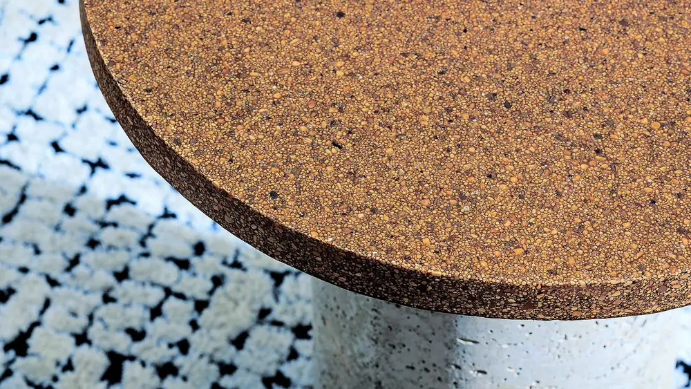 Los fosos de oliva encuentran nueva vida en muebles, suelos y asfalto