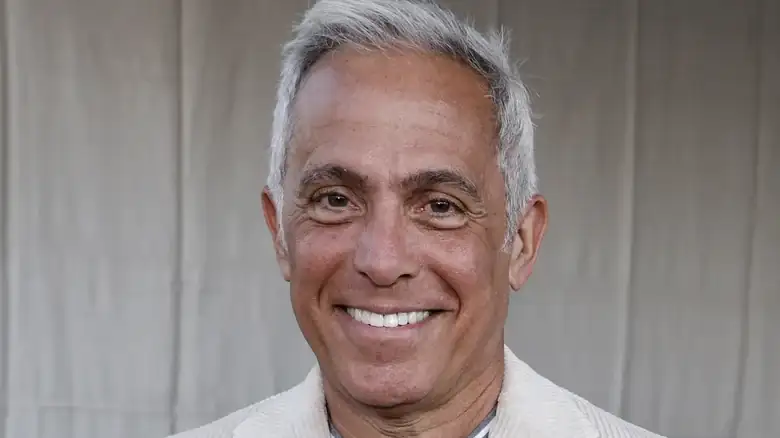 Geoffrey Zakarian Bakes His Brownies In A Cast Iron Pan, And You Should Too