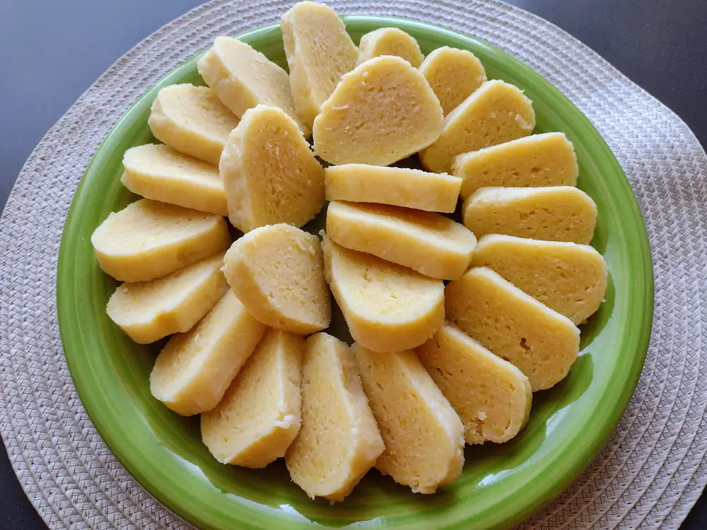 The fastest potato dumplings with minimal work. Sprinkle hot potatoes with semolina and let them steam
