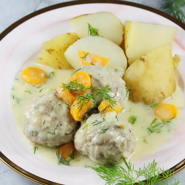 Meatballs in dill sauce