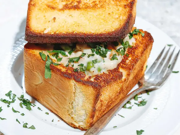 Taiwan’s Coffin Bread Perfects the Art of the Bread Bowl