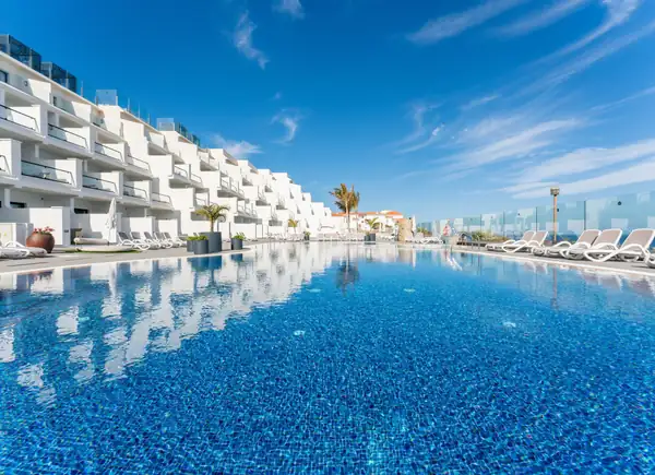 Sunset in a glass, an unforgettable experience at the Roca Negra Hotel in Gran Canaria