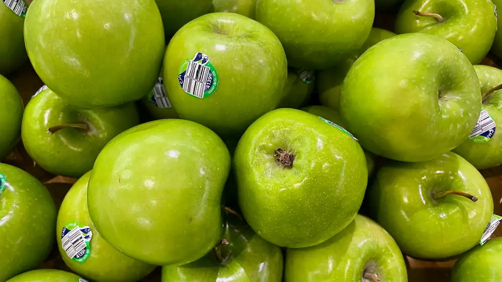 Es mejor comprar fruta con las etiquetas intactas por esta razón inesperada.