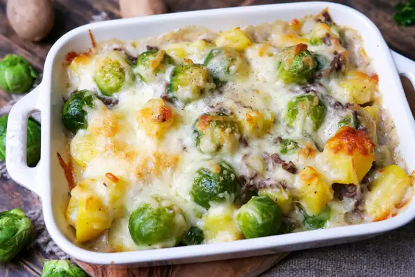 Brussels sprout and minced meat casserole