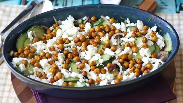 Vegetable salads: the simplest and freshest way to eat well without turning on the stove