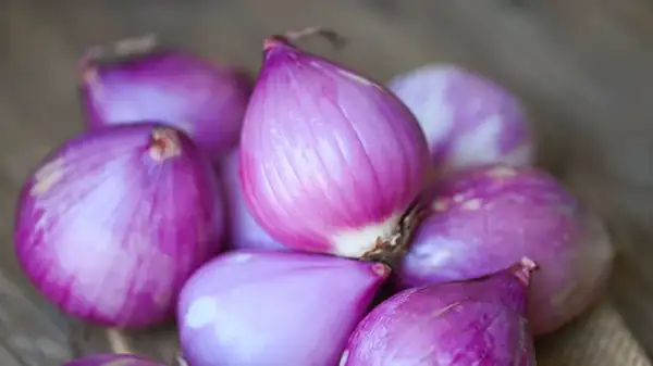Shallots Are The Key To A Better Salad Dressing