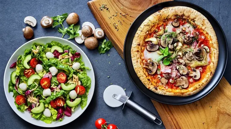 Las ensaladas de pizza existen, pero ¿qué son exactamente?
