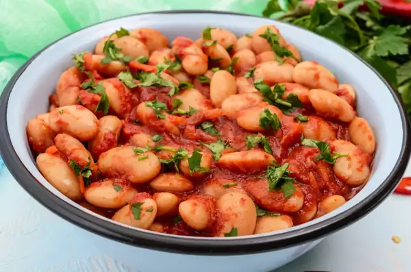 Los buenos cocineros siempre añaden judías al horno a su ensalada. Un pequeño cambio marca una gran diferencia
