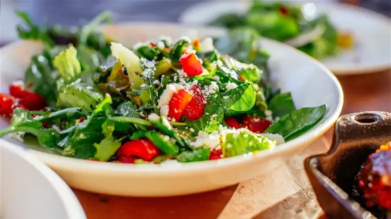 The Key For A Crisp Salad Is All About Timing