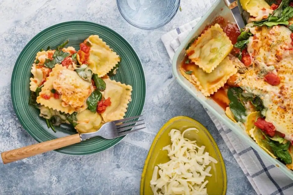 Raviolis al horno con espinacas