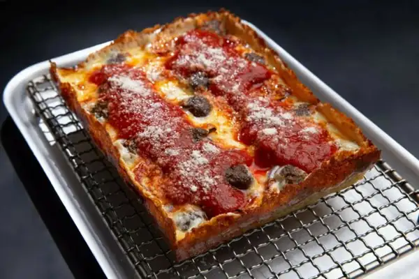 Detroit style -pizza