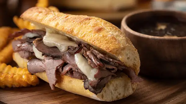 7 cadenas de restaurantes con los mejores sándwiches French Dip, según los clientes