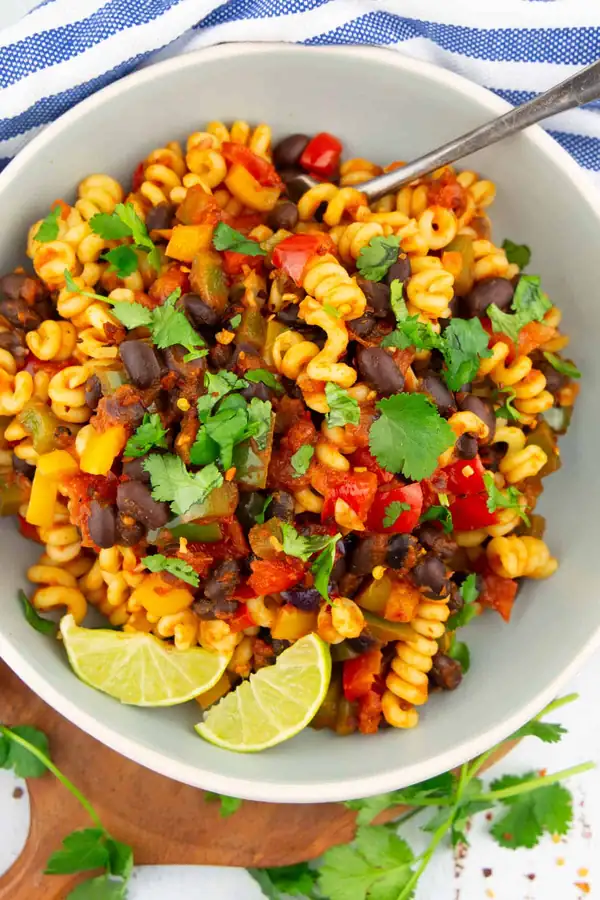 Pasta with bell peppers and black beans