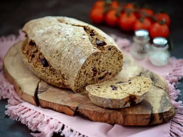 Yeast-free whey bread baked in the oven