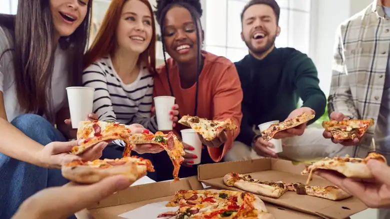 The right amount of pizzas to feed 20 people