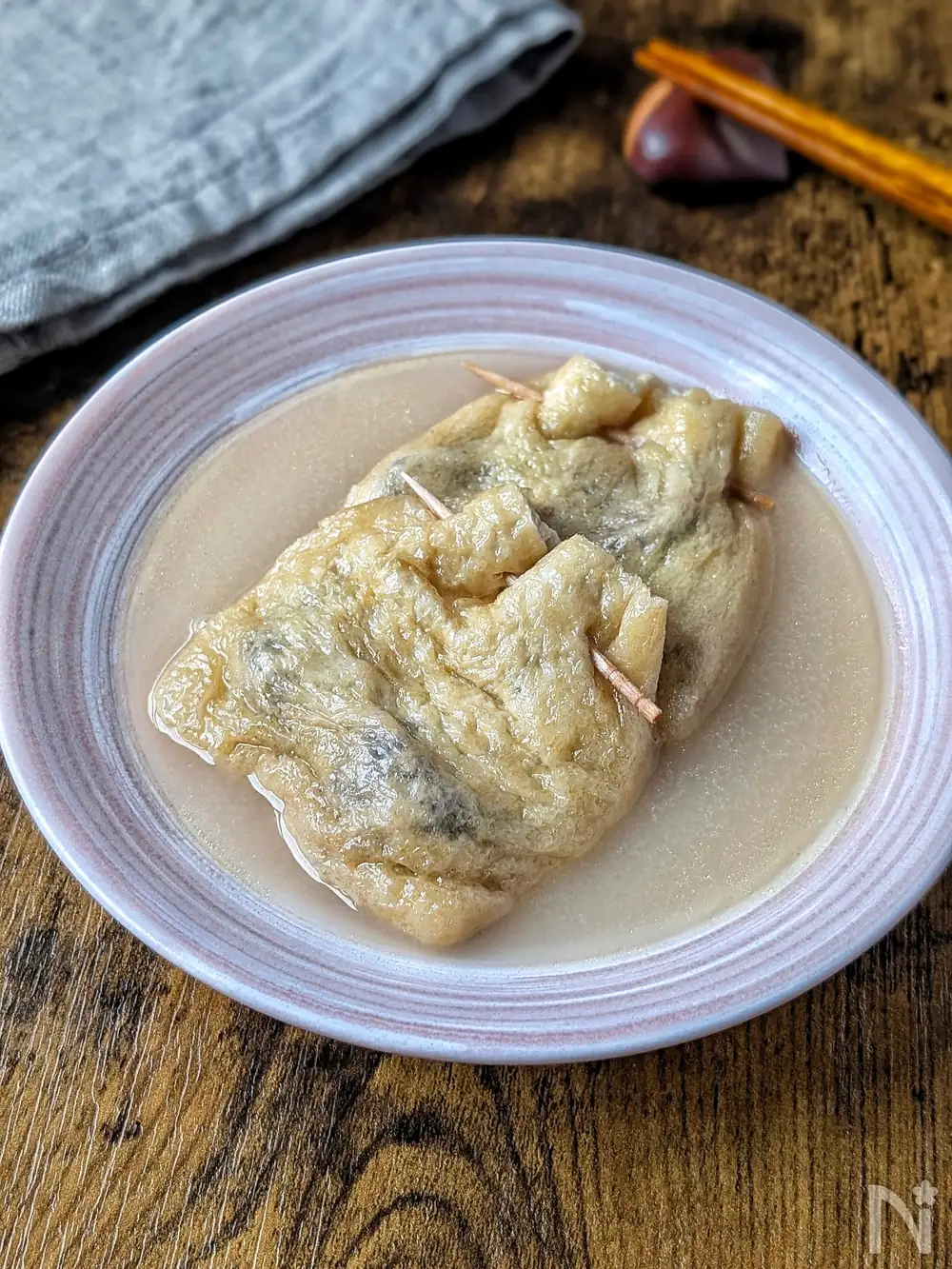 Open it and be surprised!! [Chestnut Mochi Pouch]