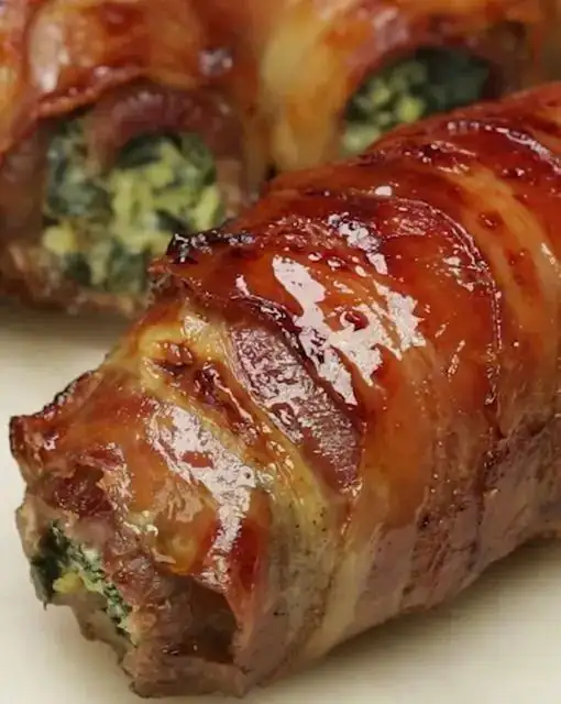Rollitos de carne y tocino rellenos de ricotta y espinacas