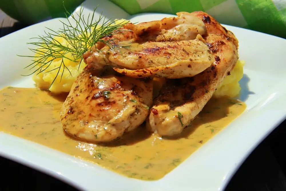 Chicken with honey-mustard sauce with dill