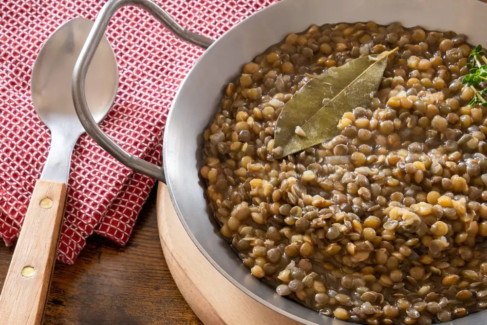 Una chef italiana cocina las lentejas como un risotto para conservar su aroma